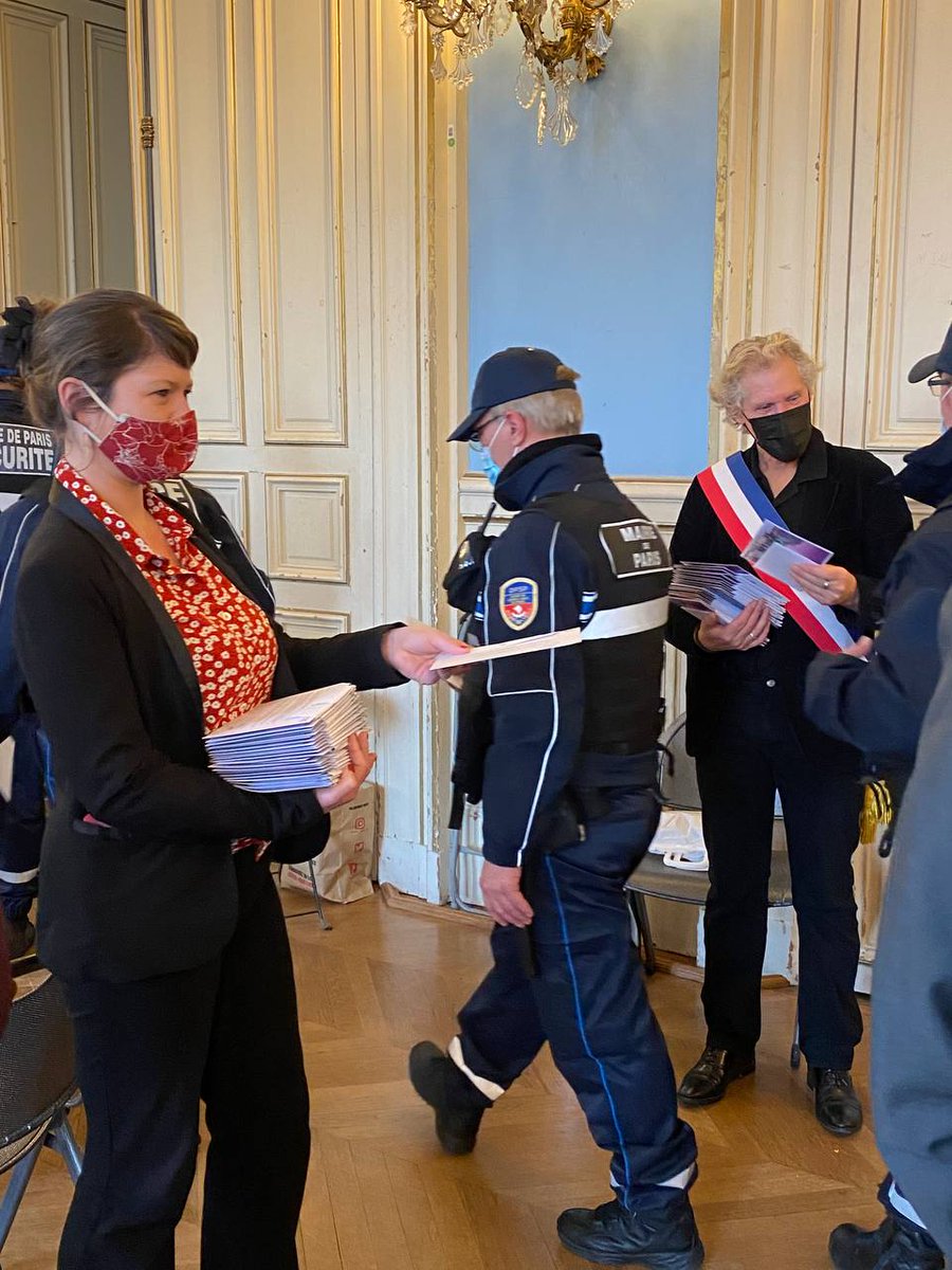 Mairiedu20's tweet photo. 👮LANCEMENT DE LA POLICE MUNICIPALE DU 20e🤝
Ce 15/02, les agents de la #DPMP de #Paris20 ont reçu les encouragements et de remerciements des élu·e·s du 20e et de @Paris pour leur implication dans l'arrondissement, lors du lancement de la police municipale
https://t.co/VqH2iXxF7u https://t.co/OwaFl1KPhu