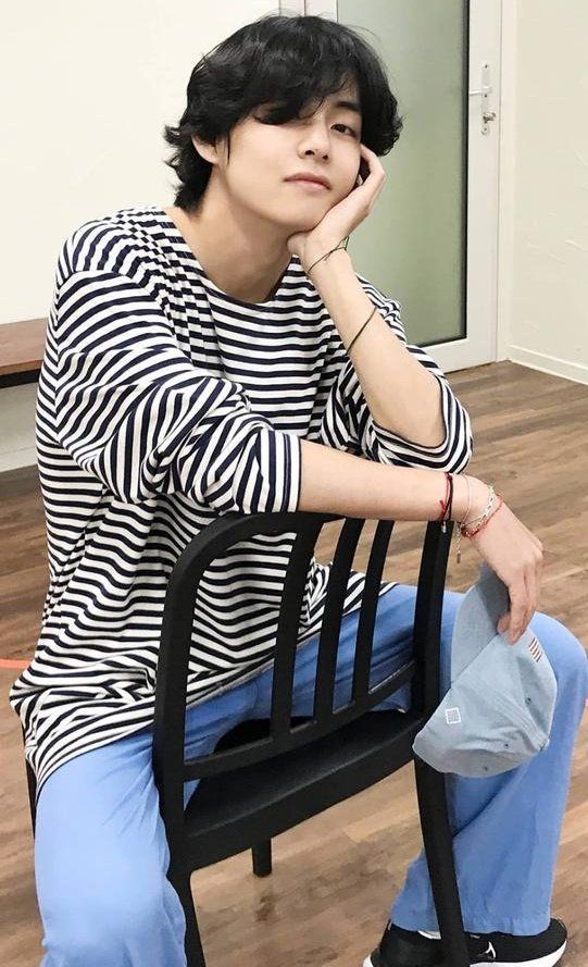 fluffyHobibu's tweet photo. Tae I know you will recover soon, I hope you can rest and stay healthy. I love you my life 🫂
GET WELL SOON TAEHYUNG
#GetWellSoonTaehyung
#GetWellV @BTS_twt https://t.co/i1kyMDOx90