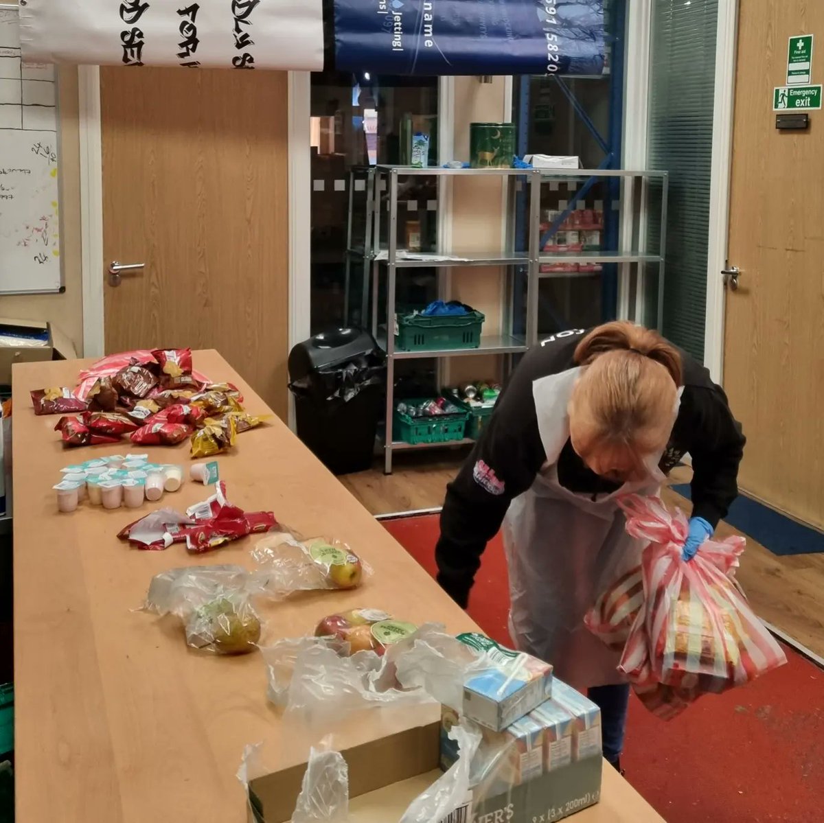 A huge thank-you to @navvy_1982 & all the team who was making packed Lunches today & alongside preparing the bags the twam also meeted and greeted the community as they visited The team should be realy proud over 30 children benfited from a meal today thanks to your contribution