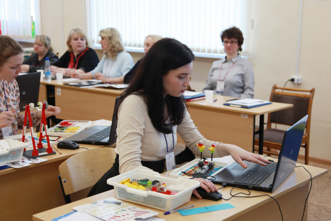VyatsuCom's tweet photo. VyatSU once again became a member and organizer of the Open Regional Championship "Young Professionals" (WorldSkills Russia)
https://t.co/CU6Sp1JM8g
#вятгу #vyatsu #Championship  #YoungProfessionals #WorldSkillsRussia  #WorldSkills https://t.co/t0WSYuXJKh