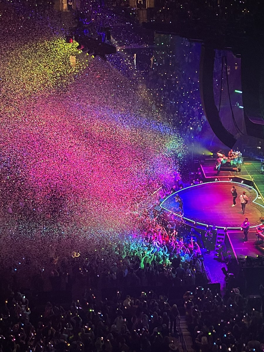 AliiJCM's tweet photo. Had too much fun last night! 🤠 @KaceyMusgraves 🦋 🌈 https://t.co/j4FLWiCQwa