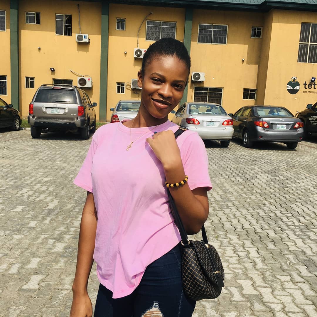 Ehh_Star's tweet photo. This year me and happiness 🤞 https://t.co/k0SmQ3CXhY