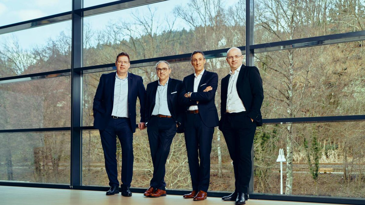 Hansgrohe Group on the right path: During its first meeting of the year our Supervisory Board unanimously extended the contract of our CEO, Hans Juergen Kalmbach, ahead of schedule, by five more years until the end of 2027.

To the press release: hansgrohe-group.com/en/pressreleas…