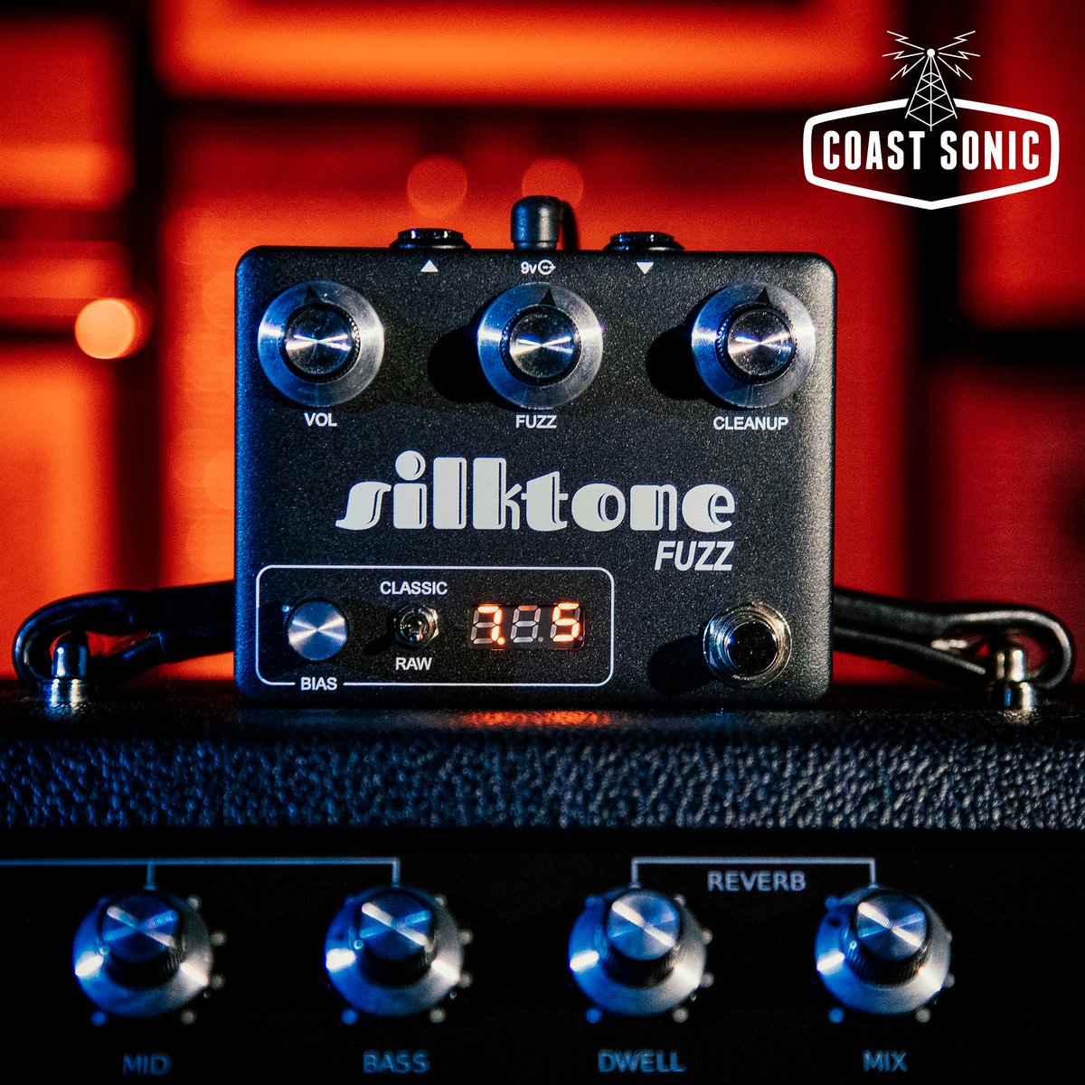 PedalProviders's tweet photo. New from @silktoneamps - a 2 transistor germanium fuzz incorporating a patent pending active bias monitor making sure you can quickly dial up those “sweet spot” tones! https://t.co/IopqOF844N https://t.co/MHWPOtJTGg