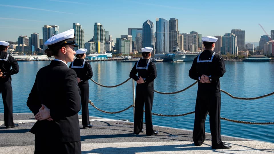 #WelcomeHome to the USS Carl Vinson (CVN 70), returning to  port in San Diego after 260 days at sea!
📸: MC2 Haydn N. Smith, MC3 Megan Alexander, MC3 Emily Claire Bennett, MC3 Jeff D. Kempton, MCSN Elizabeth B. Grubbs and MCSN Leon Vonguyen

#HOOYAH #Mighty70 #ForgedByTheSea