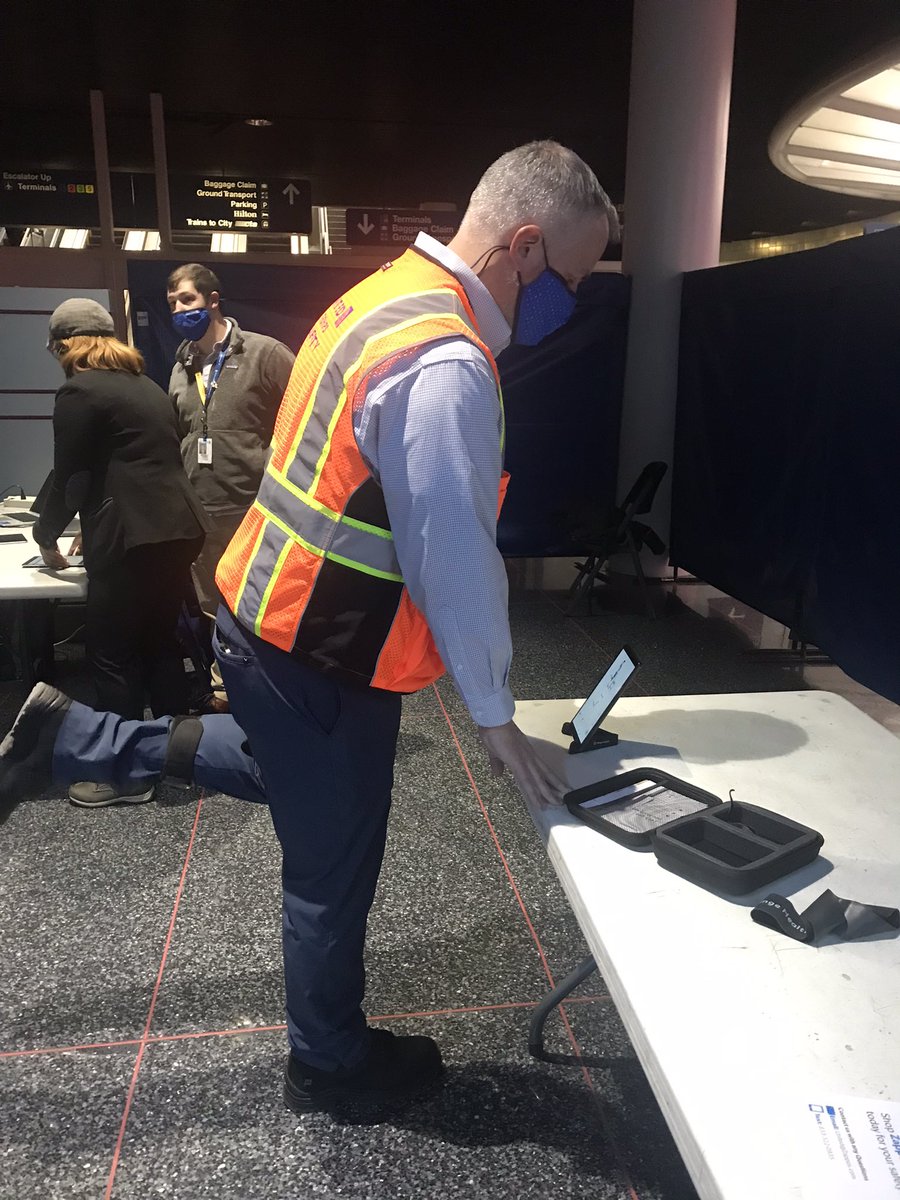 Christine Ritzert (@christineritze2) on Twitter photo Checking out Hinge Health At O’Hare helping keep our team members moving safely! <a href="/AOSafetyUAL/">AO Safety UAL</a> <a href="/john_wiitala/">John Wiitala</a> <a href="/HingeHealth/">Hinge Health</a> Checking out Hinge Health At O’Hare helping keep our team members moving safely! <a href="/AOSafetyUAL/">AO Safety UAL</a> <a href="/john_wiitala/">John Wiitala</a> <a href="/HingeHealth/">Hinge Health</a>