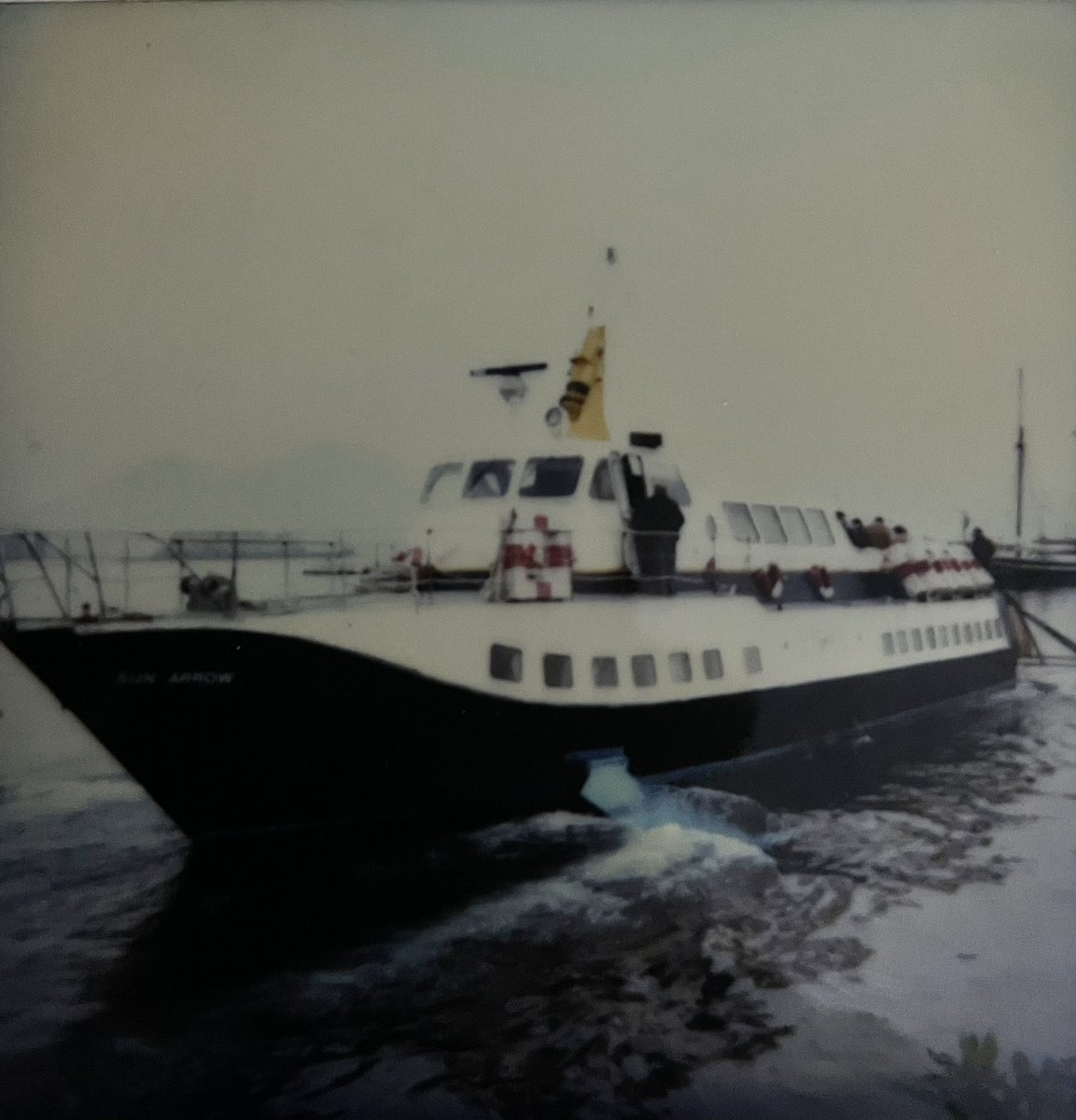 Wglialiscafi's tweet photo. #sun #arrow #snav #napoli #mergellina #anni #80 https://t.co/YkPGNZRLvB