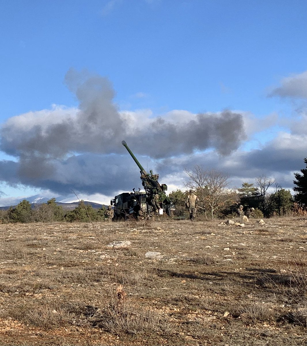 CDC3RAMa's tweet image. C’est parti ! Premiers coups de canon du Groupement Artillerie du #3RAMa ! S’entraîner encore et toujours pour #ÊtrePrêts ! #PrépaOps