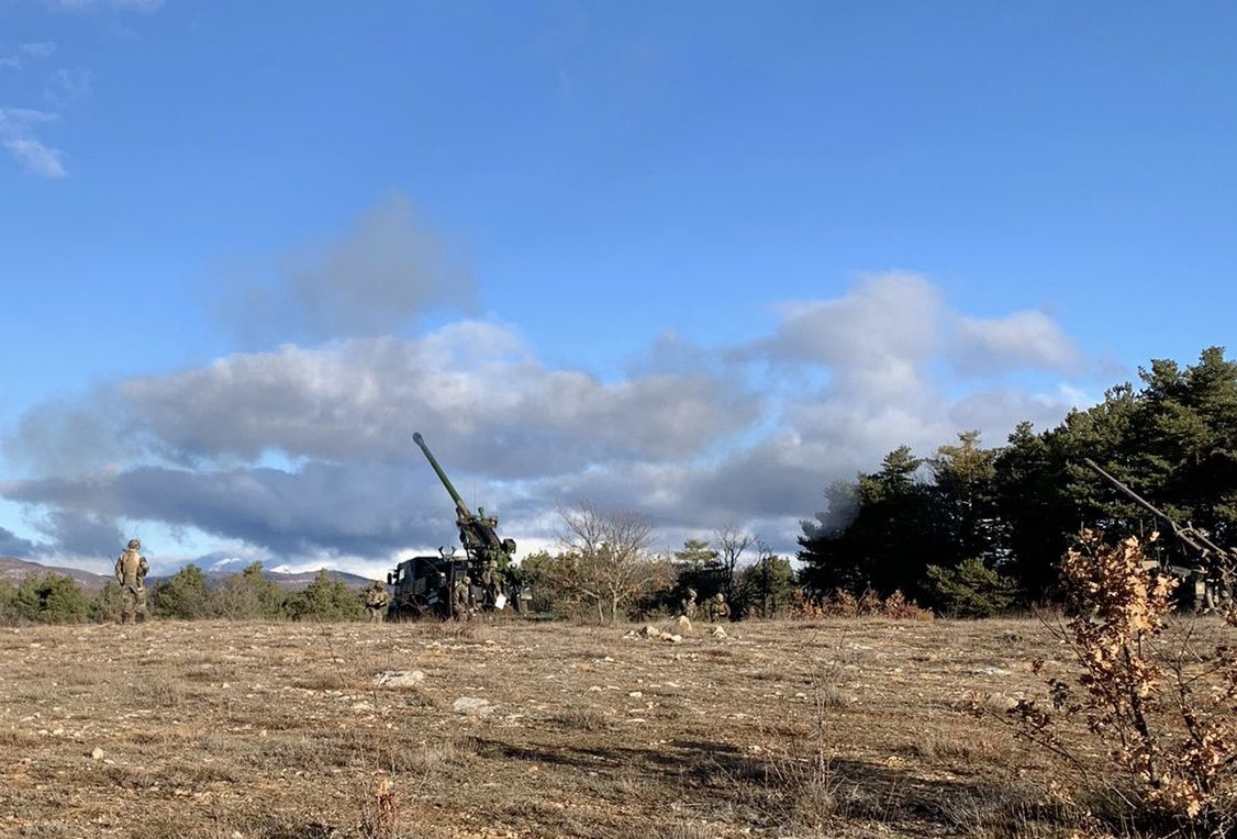 CDC3RAMa's tweet image. C’est parti ! Premiers coups de canon du Groupement Artillerie du #3RAMa ! S’entraîner encore et toujours pour #ÊtrePrêts ! #PrépaOps