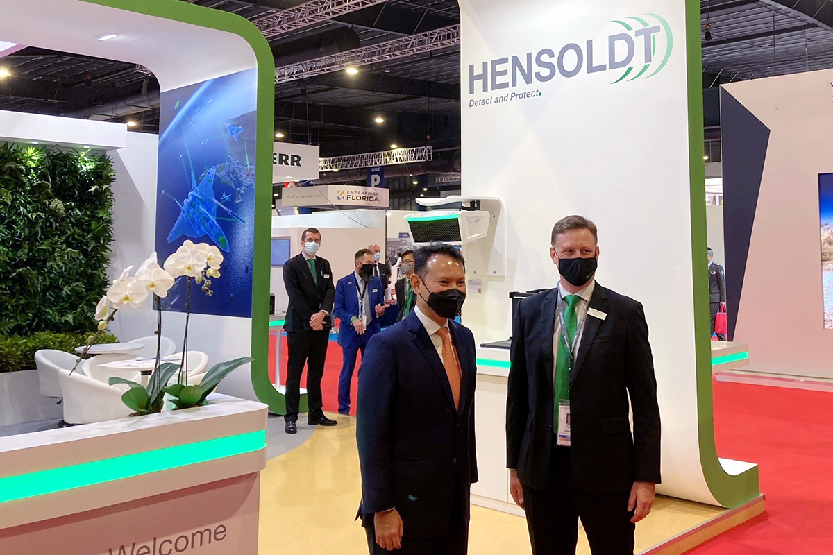 hensoldt's tweet photo. The @HENSOLDT team is back at #Singapore Airshow @SGAirshow!
Showcasing #airborne solutions like our #PrecISR radar or the #ARGOSIA mission system, the green-tie team had an exciting first day, welcoming some high-ranking guests. Don´t miss to visit us at booth J-55! #airshow https://t.co/2b8xaxhrIi