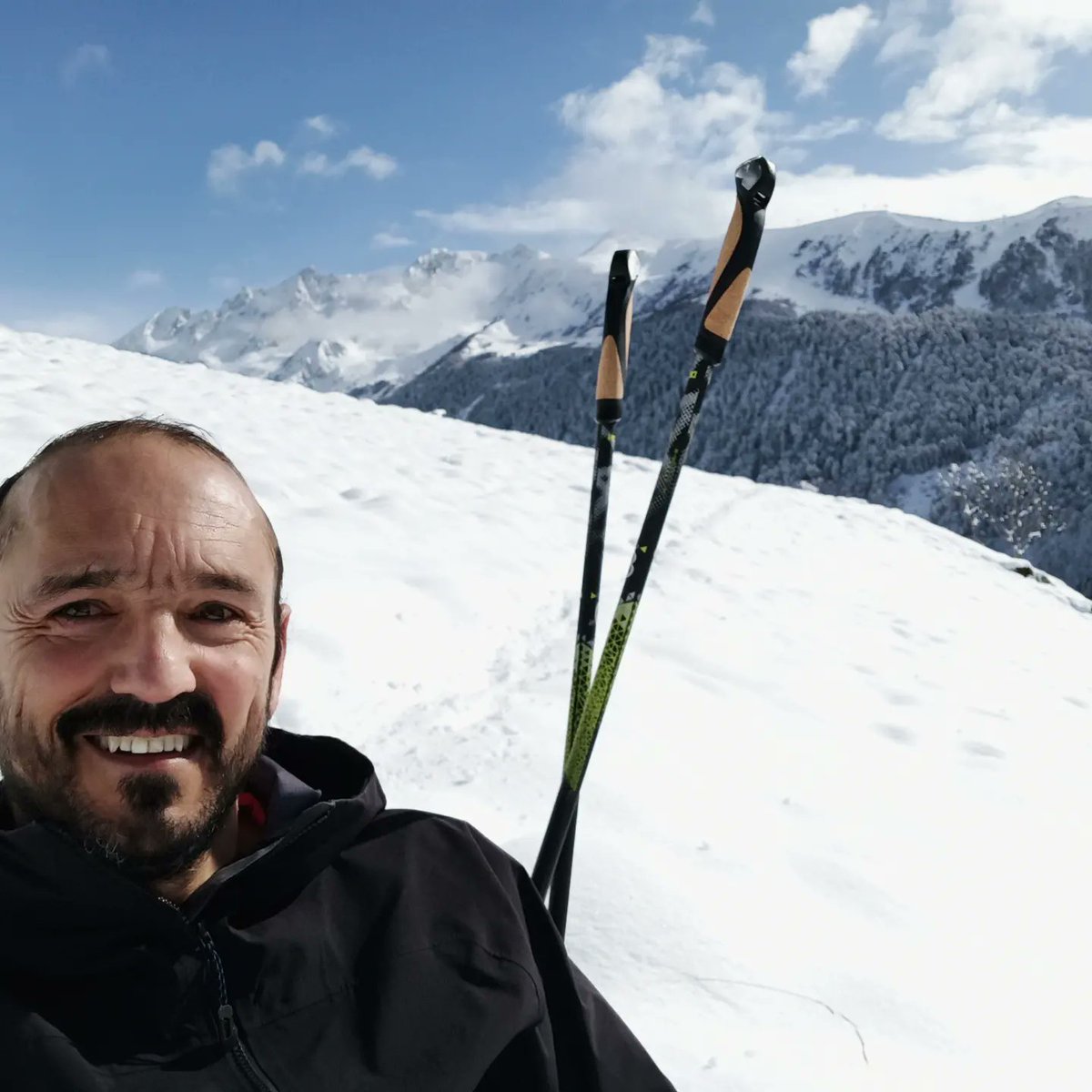LMDSlefilm's tweet photo. PELE MÊLE 📸
Une magnifique Matinée 🤩
"Se dialyser la nuit pour revivre le jour" #SnowTrail
#espoir #qualitedevie #dialyse #sportsante #rein #ultratrail #trail #inclusion #santé #offredesoin https://t.co/WUiD4yRp5h