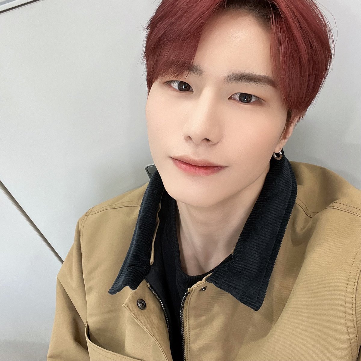 sevngzik's tweet photo. — I miss you... so let's take a lovely photo so I can keep missing you so badly💙💛—

@NewWorld_VICTON @VICTON1109
#AliceSelcaDay #ASLD
#Seungsik #VICTON https://t.co/ou9gs6vthL