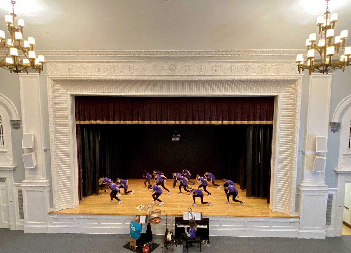 BSCSD_CRPS's tweet photo. The 5th graders bring the Sounds of The 70’s to life in the newly renovated auditorium @MaltaAveElem school with the pros from @SPACsaratoga #BSCSD #MAGICofSPAC https://t.co/VD5qTCYPWl