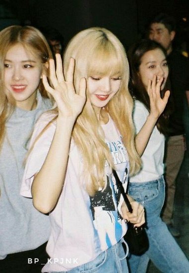 daily lisa pics (@dailylisapix) on Twitter photo 