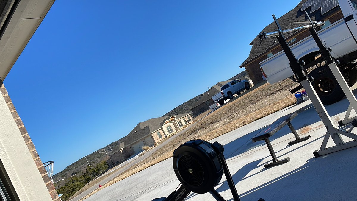 beyondlimitssc's tweet photo. Get outside and move! @ben_eseroma @OPEXFitness @CrossFit @mjfit https://t.co/7djXiyvSaz