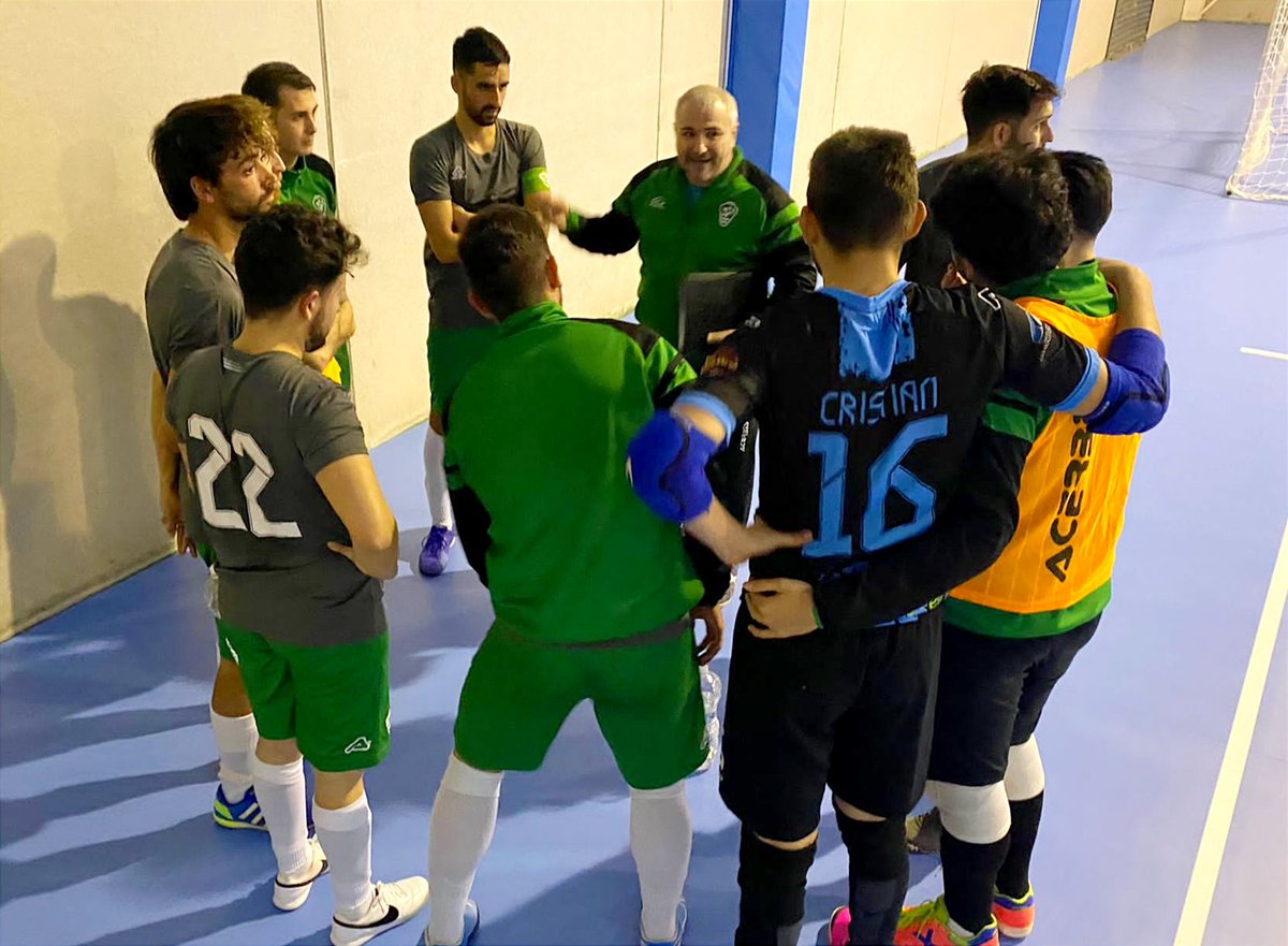 Joventutdelx's tweet photo. 𝗟𝗮 𝗽𝗶𝘇𝗮𝗿𝗿𝗮 de @lindeilicitano en este gran momento de nuestro senior masculino ⚽💎

✅ 14 victorias 
➖ 1 empate 

🚀 LIDERES 🚀 https://t.co/RqTeRbp4Gm