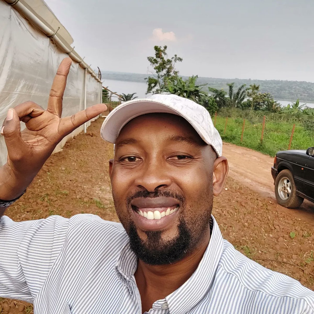 AmaremboFarm's tweet photo. It's 2022 and @AmaremboFarm needs all the attention in the world. We are transplanting new sweet peppers into our greenhouses and we are building new greenhouses as well. So plenty of work to do https://t.co/V1HEGWkh3S