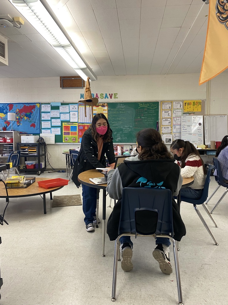 EPISD_OC's tweet photo. UTEP Year long Resident leading instruction 📚  #dayoneready #iamepisd #opportunityculture https://t.co/9pPWxabtee