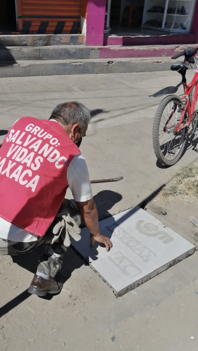 El sábado colocamos esta otra tapa en Nuño del mercado y Periférico. con  nuestras acciones hemos cambiado muchos espacios que nadie toma en cuenta sólo nosotros ⁦<a href="/ElectricaMex/">Electrica Mexicana</a>⁩ <a href="/mayelule2/">Lourdes Santiago</a>⁩  ⁦<a href="/IvetteMurat/">Ivette de Murat</a>⁩ ⁦<a href="/FMartinezNeri/">Francisco Martínez Neri</a>⁩ ⁦⁦<a href="/DeMoviendo/">Trailero De Corazon Moviendo C,A 🇬🇹🇭🇳🇳🇮🇨🇵</a>⁩  ♿️👨🏽‍🦯🏃‍♀️1°