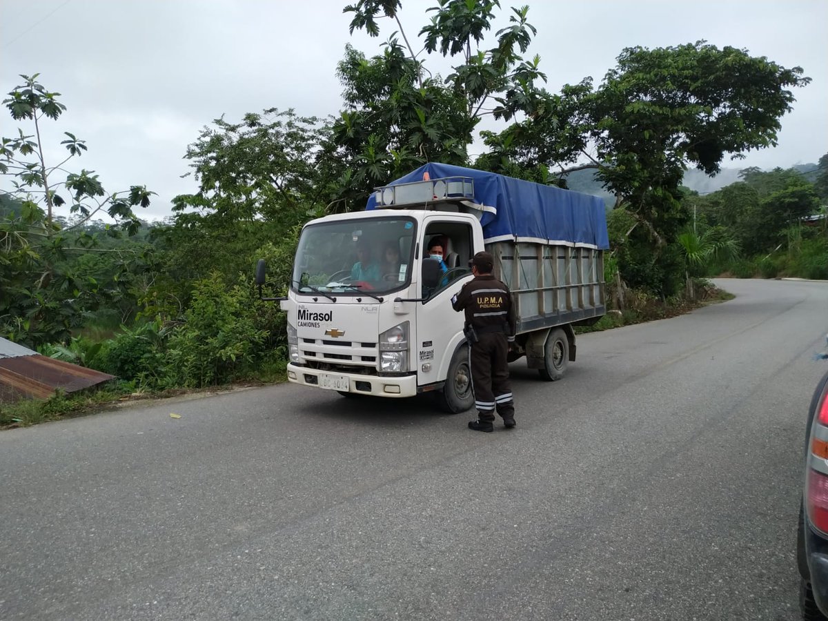 MAATE_Zonal10's tweet photo. Ejecutamos control forestal el fin de semana en las vías de Yantzaza - El Pangui. La acción se desarrolló con el apoyo de la #UPMA de @PoliciaEcuador. Se revisaron 2,78 metros cúbicos de madera aserrada que circulaba con los permisos habilitantes. https://t.co/ki069Hlmjh