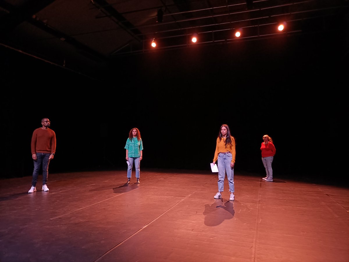 [THEATRE]

En répétition depuis plusieurs semaines, la compagnie le Dahu présentera ce soir Ensemble(s), nouvelle création en partenariat avec le SPIP.
Il reste quelques places, à vous de jouer ! 👥

Infos et Réservations : nouveaugareautheatre.com/agenda/ensemble