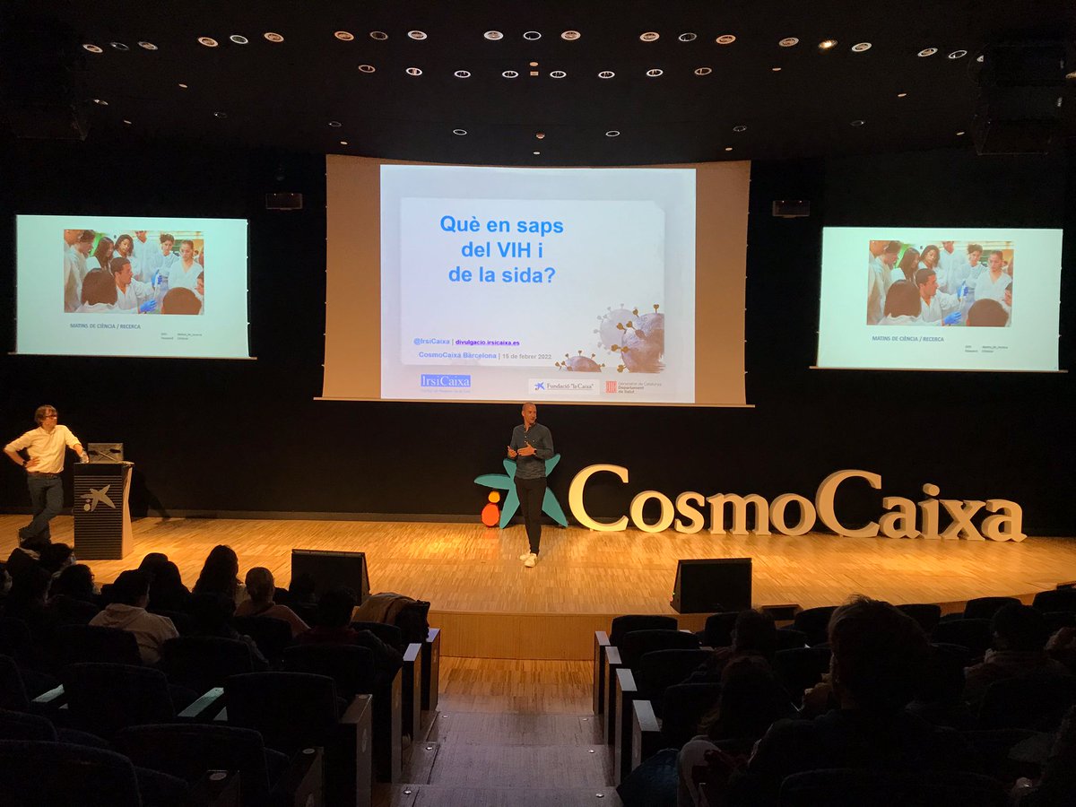 IrsiCaixa's tweet photo. ☝️🏽 Saps que cada dia es diagnostica un nou cas d'infecció pel #VIH a Catalunya?

💬 El #LivingLab d'#IrsiCaixa ha iniciat una sèrie de xerrades sobre VIH/sida dirigides a alumnat de secundària. Avui l'han impartit l'investigador Alex Olvera i Jordi San José al @CosmoCaixa_CAT. https://t.co/Sm5vPEVTew