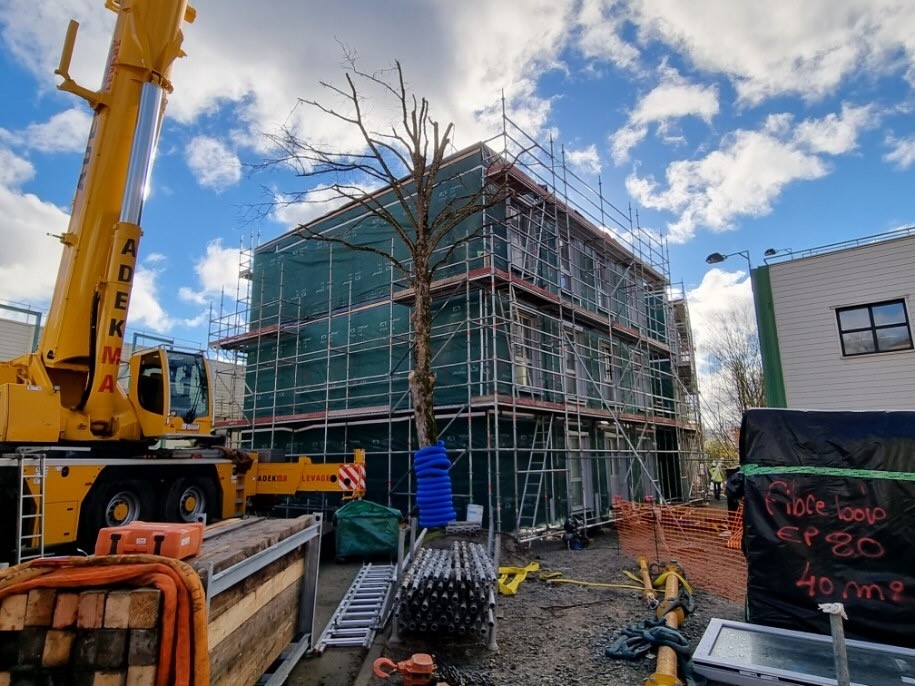 🏁 Comme prévu, nous avons réalisé en seulement 5 jours la pose des modules de l’extension de 1 000 m² du siège social de SEMITAN à Nantes ! 
Les bureaux ont été pensés par l’agence d’architecture Atelier WRA.
<a href="/reseau_tan/">Réseau Tan</a> <a href="/AtelierWRA/">Atelier WRA</a>
#modulaire #horssite