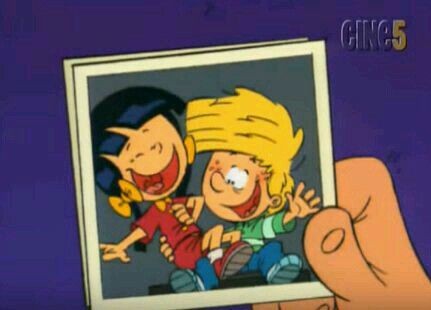 Ah sen ne güzel, ne güzel gülüyorsun üzümlü kekim