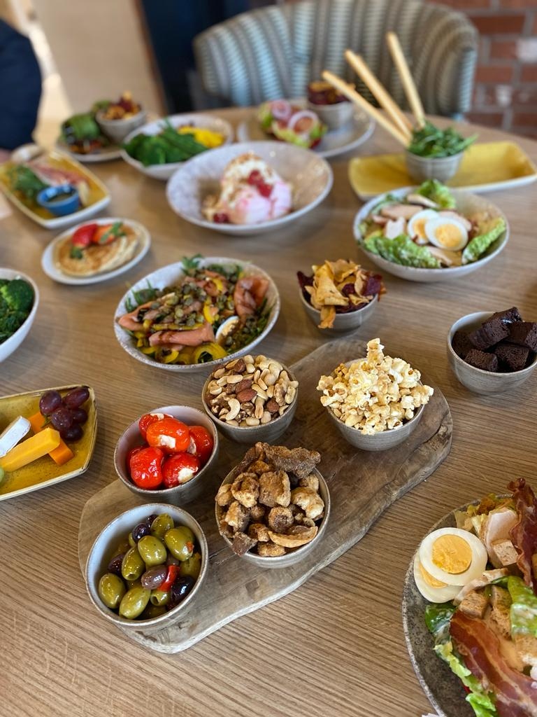 ModdershallOaks's tweet image. It&apos;s arrived! The new spa deli menu launched today 😍 &amp;amp; we can confirm it&apos;s passed the taste test 🤤

If you get a little peckish in the pool you won&apos;t be short of something to choose from during your spa visit!

Poolside service available 💁🏼‍♀️

#newmenu #deli #delimenu #spa