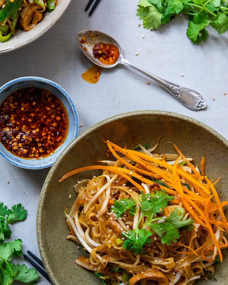gingernchorizo's tweet photo. Pad Thai kind of day #plantbased 🌶🌱🥕 https://t.co/KePl9N90zN