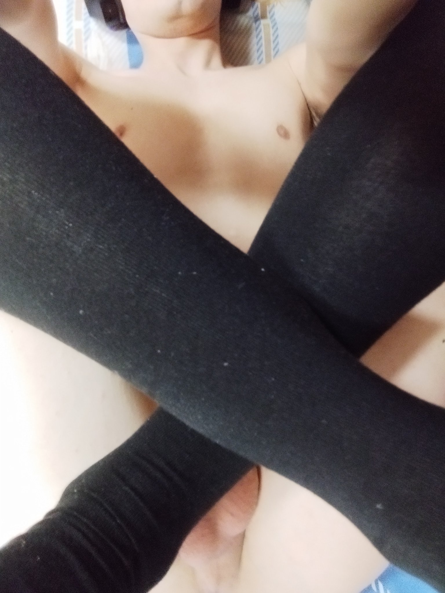 3 pic. There's plenty of space for you in my hug...

#Femboy #Legs #Cock #Gay #Cute https://t.co/i5j