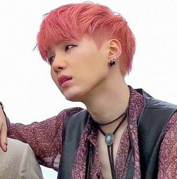 taeabo's tweet photo. Eu sou obcecada pelo Yoongi com esses cabelos 

I vote #Butter as the #BestMusicVideo at the 2022 #iHeartAwards @BTS_twt https://t.co/5XlHNHvsfs