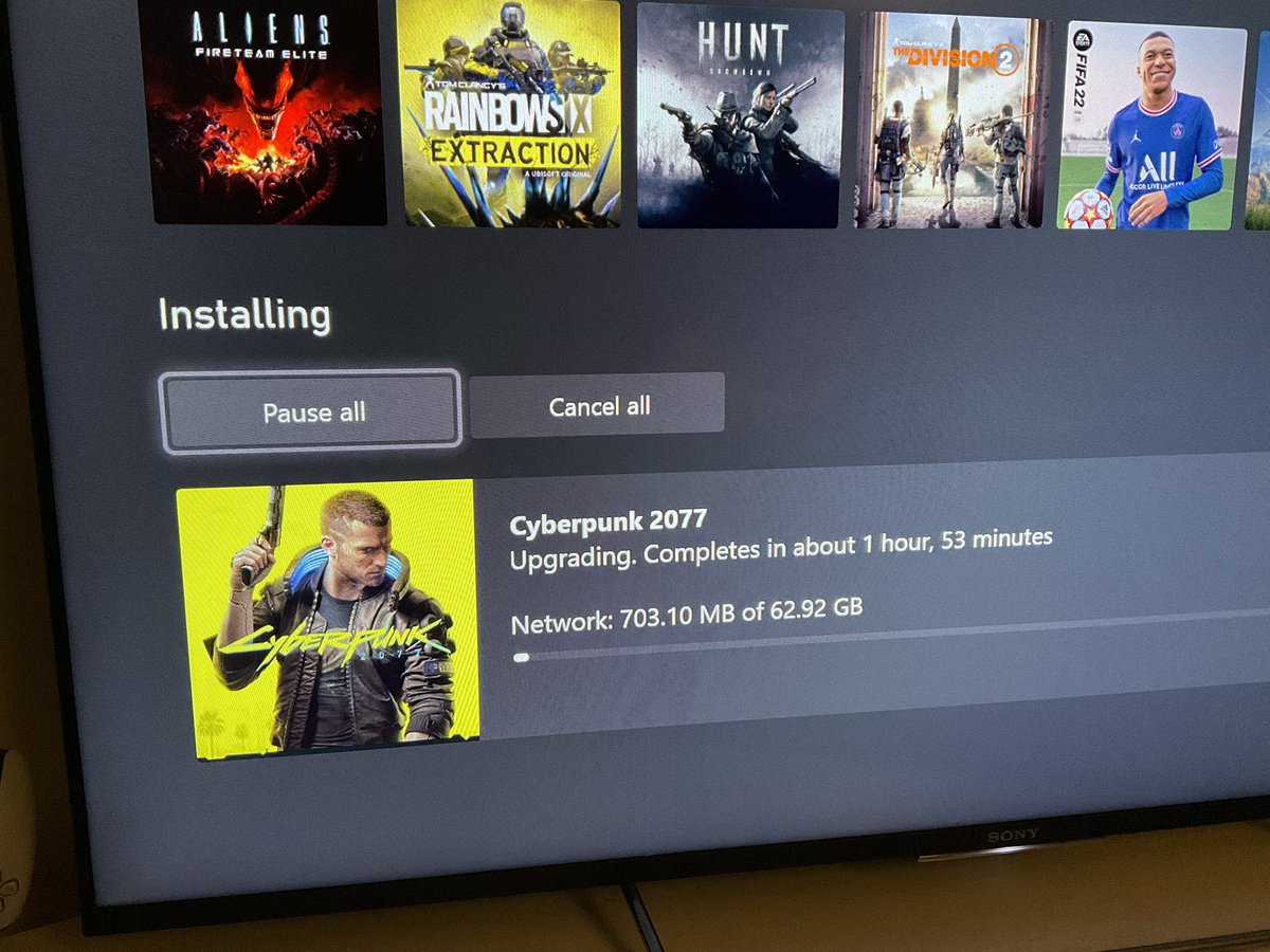 RustySly's tweet photo. #cyberpunk2077 yaması iniyor, bitince canlı yayında bakalım diyorum. ne dersiniz @pixopat’lar? https://t.co/pBdzb51vvN