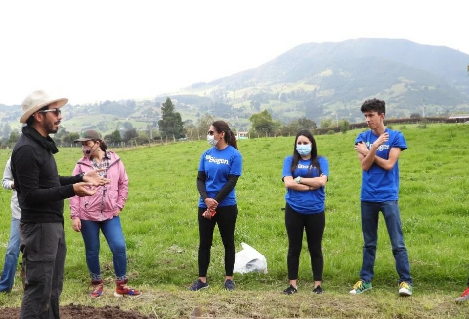 humedalesbogota's tweet photo. La #EducaciónAmbiental es el pilar de todas nuestras actividades. Una práctica importante que ejecutamos para darle sentido a las jornadas que compartimos con las personas y grupos que día a día nos acompañan a cumplir los objetivos de nuestra organización💚 https://t.co/K4iApgTTVs