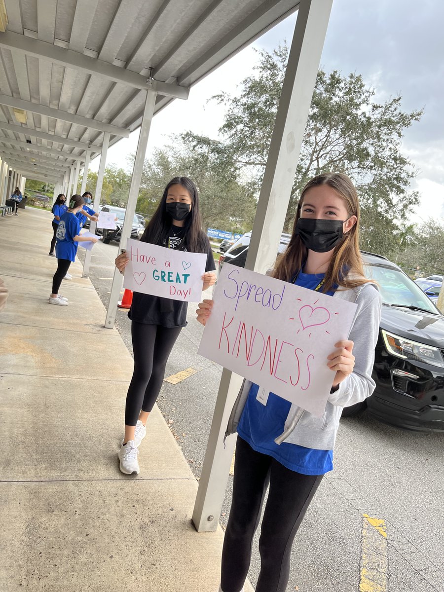 WMSWolves's tweet photo. Spreading Kindness this morning at Westglades! #WMSKindnessWeek💚💚💚 https://t.co/Y923RsBECW