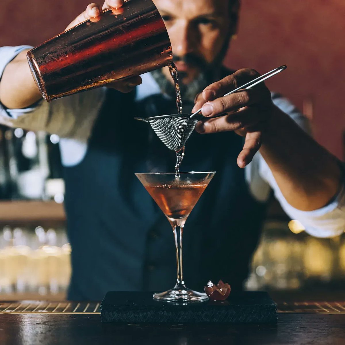 Combina el sabor de @roncontrabando en tu cocktail favorito y... ¡Disfruta! 🤭 😋 #cocktail #contrabando 👉 buff.ly/2IA0oiS