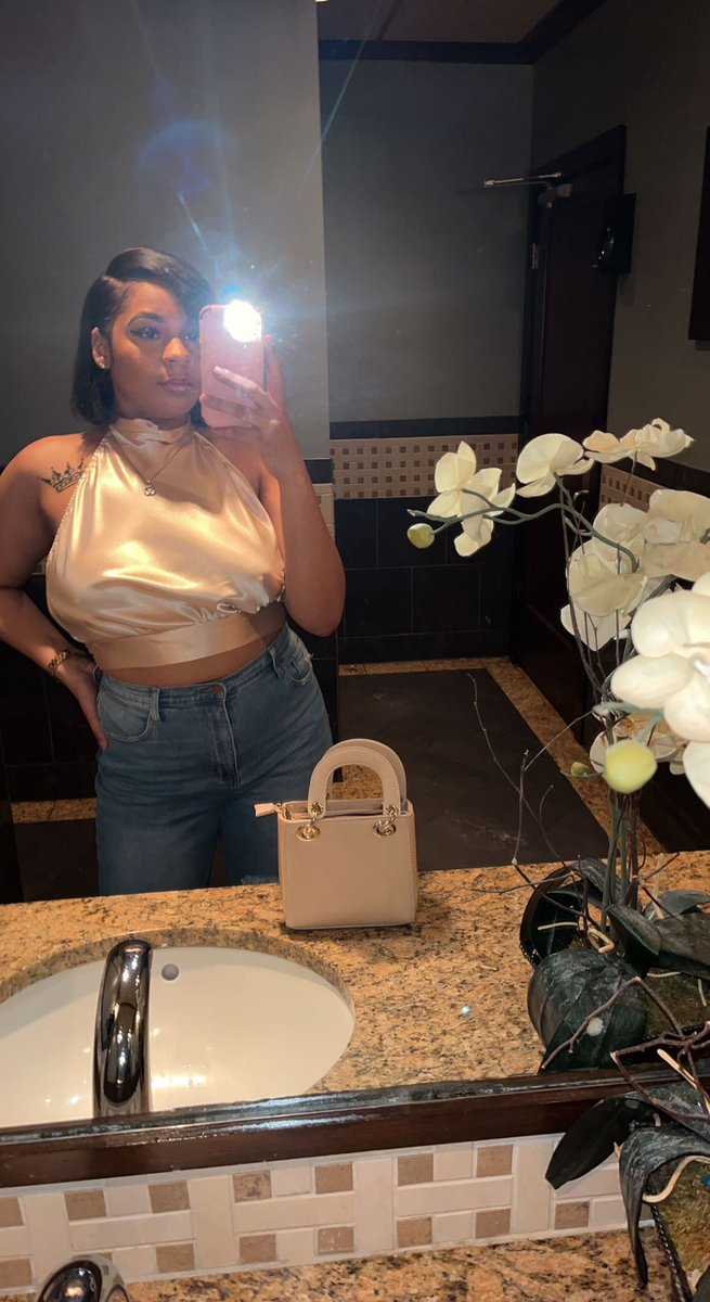 _aboveaveragee1's tweet image. Adding these here too ☺️