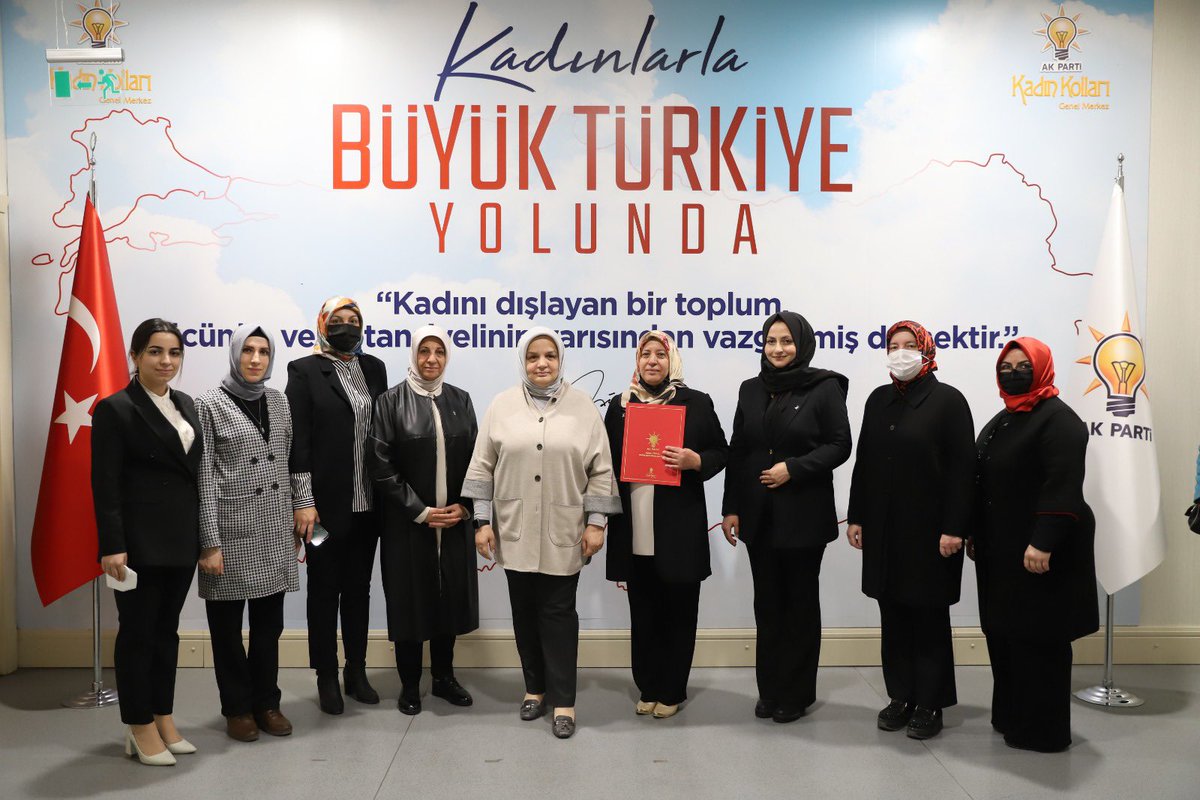 aysekesir's tweet photo. Kadın kolları başkanlıklarına atadığımız, Van Erciş ilçe başkanımız Vildan Or ve Bahçesaray ilçe başkanımız Şeyma Tarhan mazbatalarını teslim ettik.

Başkanlarımıza yeni görevlerinde başarı diliyor, önceki dönem başkanlarımıza emekleri için teşekkür ediyorum. https://t.co/B3ZV8TdT4G