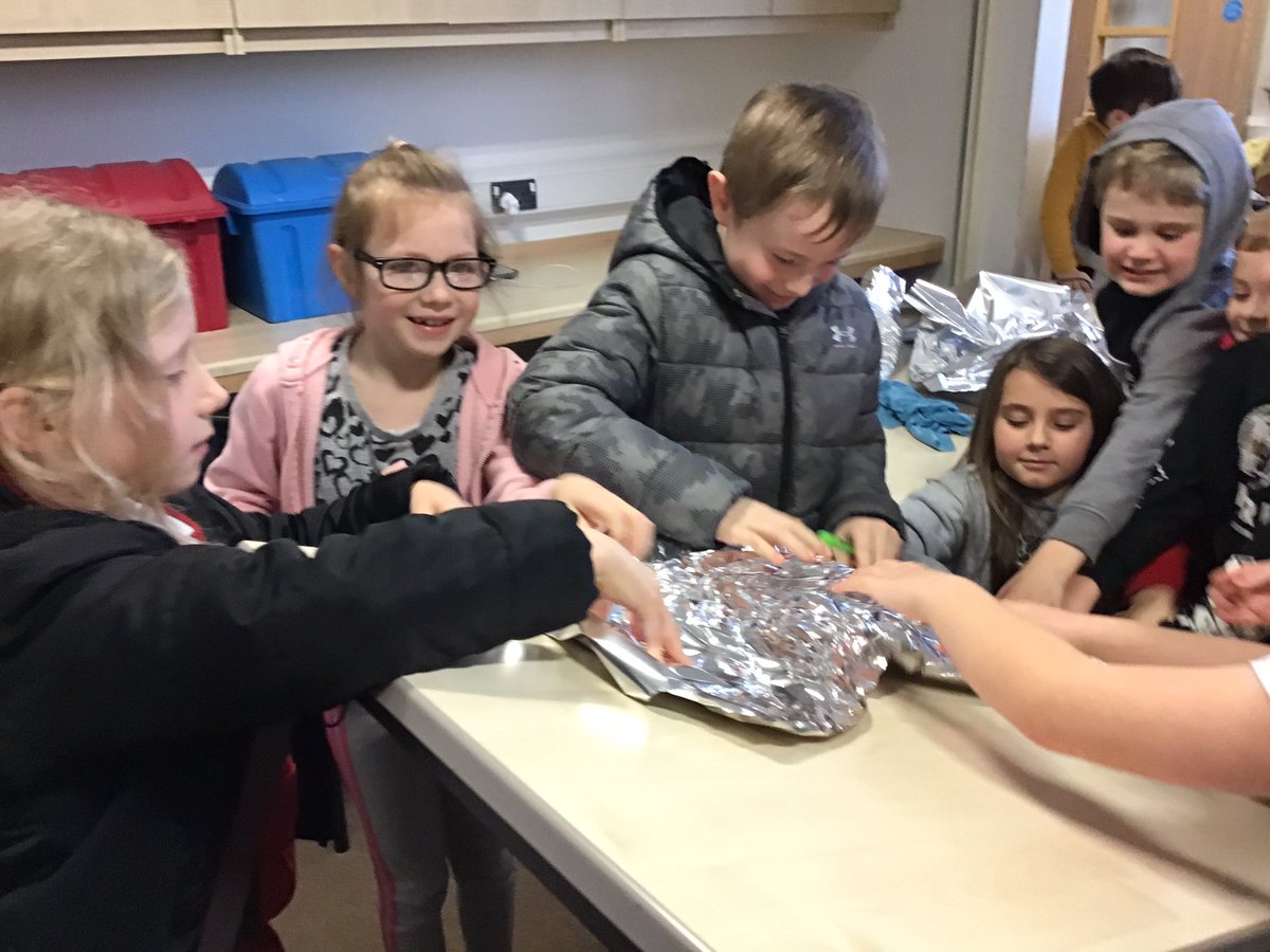 YsgolHalfway's tweet photo. #ccchwy3 #ccchwst We have been busy finding out which materials will slow the car down #frictionexperiment https://t.co/k6TUsrybs5