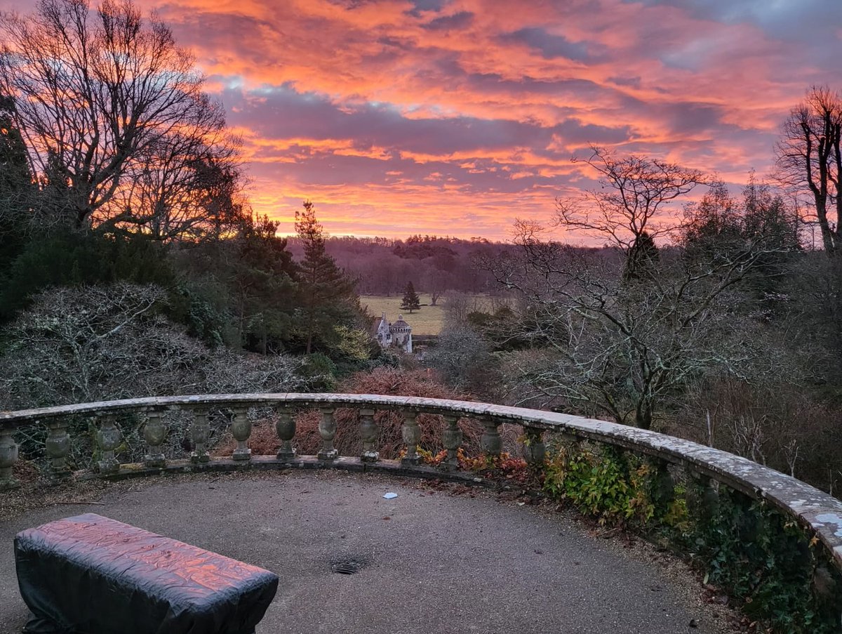 scotneycastleNT's tweet photo. Thanks to our area ranger, Richard, for these gorgeous early morning shots @scotneycastle_nt
Red sky in the morning, Rangers' warning?

#morning #morningmotivation #scotneycastle #redsky #february #castle #nationaltrust @southeastNT https://t.co/XlsnfzLZGo
