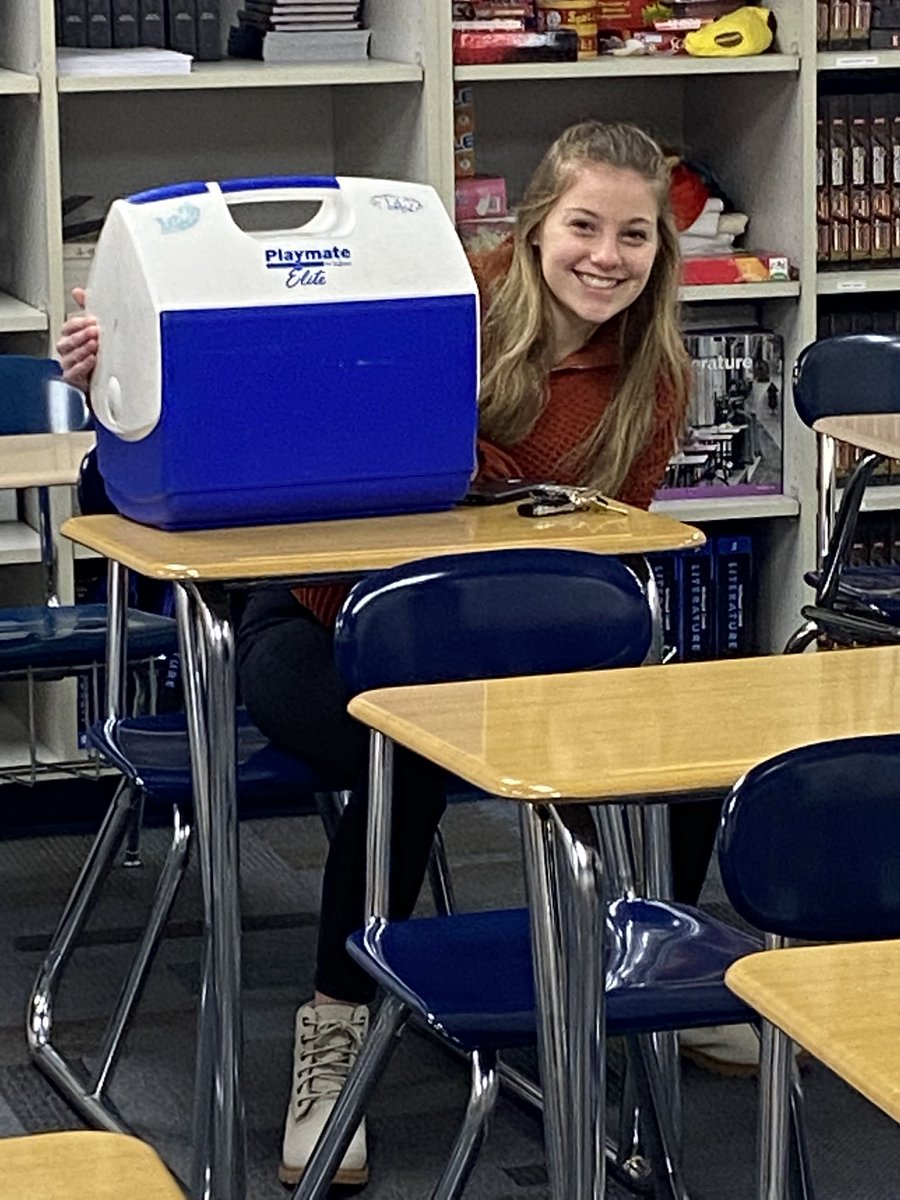 bamzeh3's tweet photo. When the spirit day theme is “bring anything but your backpack” and my seniors understand the assignment! Great job Raiders 😊🙌🏻 https://t.co/fEajkZjdj9