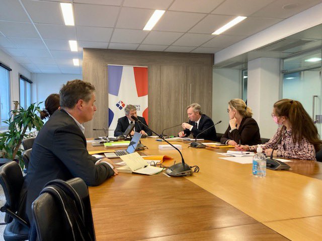 2/2 Décision conjointe, dans un souci d’efficacité et d’une meilleure territorialisation des initiatives de l’Etat :
•d’instaurer un dialogue régulier Etat – Régions
•de créer dans chaque Région un Comité Etat-Région « Destination France ». CP ➡️ bit.ly/33mZw1L