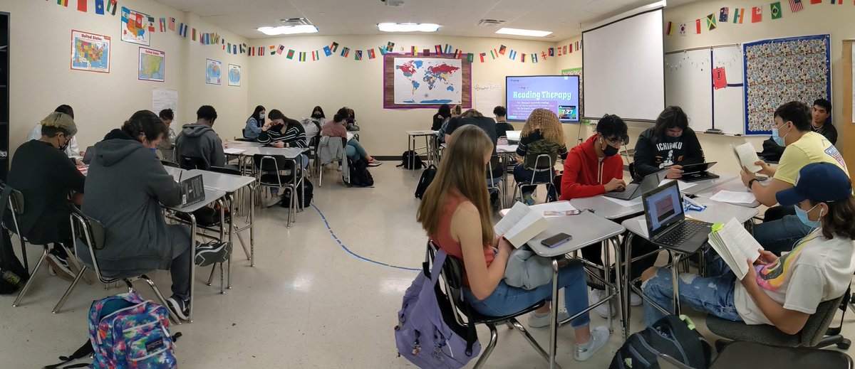 KerenJackson's tweet photo. 23 on level English 3 students silent and reading books they've selected themselves. Many finished a book for the first time ever completely on their own this year, and now they're working on their second, third, fourth, or even more. #readersread #readtogrow @SMHSEnglish https://t.co/IkFnBOnzL9