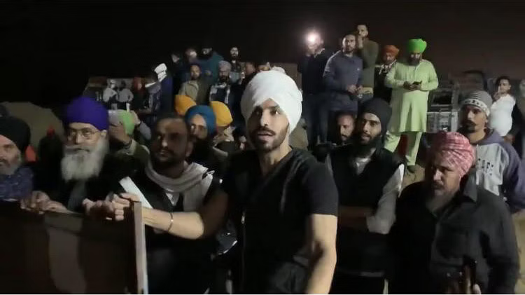 BaazNewsOrg's tweet photo. BREAKING | Deep Sidhu has died in a car accident today, reports from the ground share with Baaz. The Punjabi actor gained prominence as a vocal Sikh activist over the course of the #FarmersProtest.

More details to come shortly. https://t.co/lxLSrO5kgK