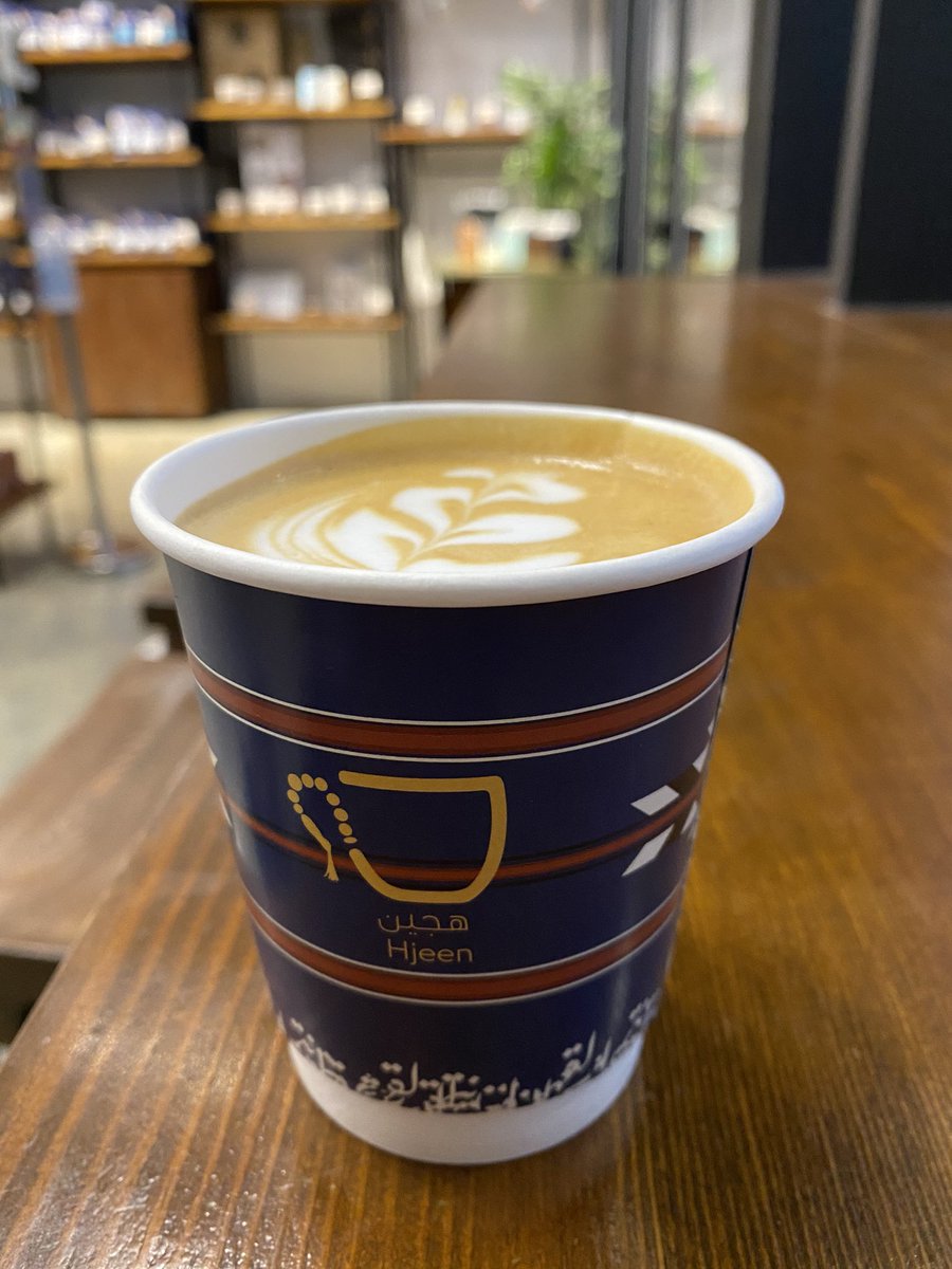 RUHReviews's tweet photo. الجمعة التجربة كانت لـ @hjeencoffee
قهوتهم حلوة مرره وسعرهم جيد 👌
تمنيت جمال المكان يكون بفخامة كوب القهوة اللي شربته بس للأسف المكان مب مهيأ تجلس فيه لا من عدد طاولات ولا من كراسي مريحة ☺️ اكيد خيار ممتاز اذا بتاخذ قهوتك وتمشي.
#كافيهات_الرياض 
#قهاوي_الرياض
#قهوه_مختصه #الرياض https://t.co/r9esnenpRD