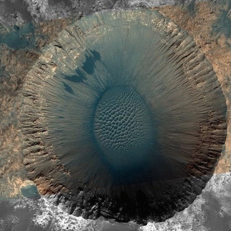 redditSpaceView's tweet photo. The 1.5 km wide Meridiani Planum Crater. The crater is located on the Meridiani Planum plain, 2 degrees south of the #Mars equator. https://t.co/GTyBvOOQF4