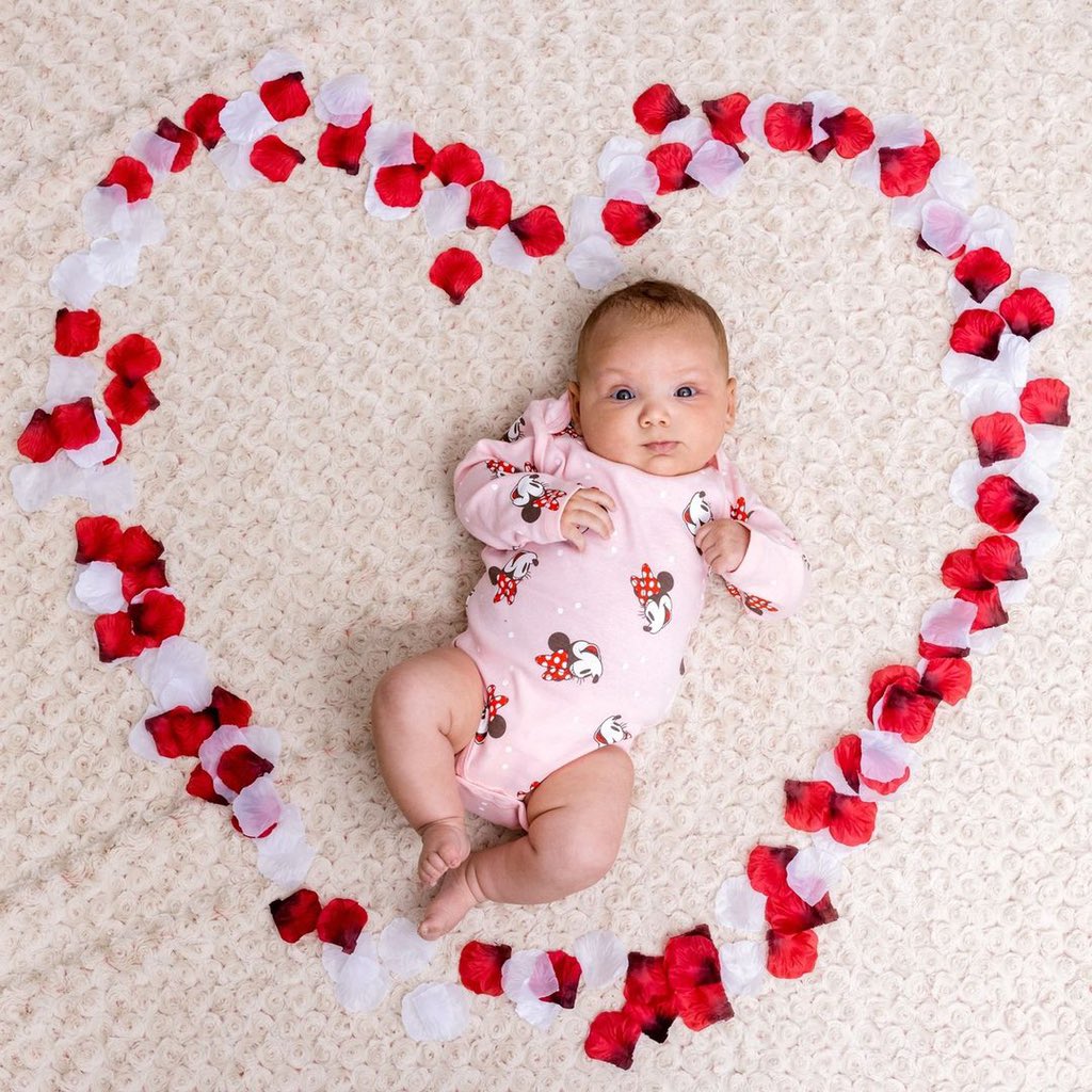 DisneyBabyRu's tweet photo. Любовь повсюду! 😍 А как прошел ваш день Святого Валентина? #disneybaby #disneybabyrussia https://t.co/4DZ3UjR7mz