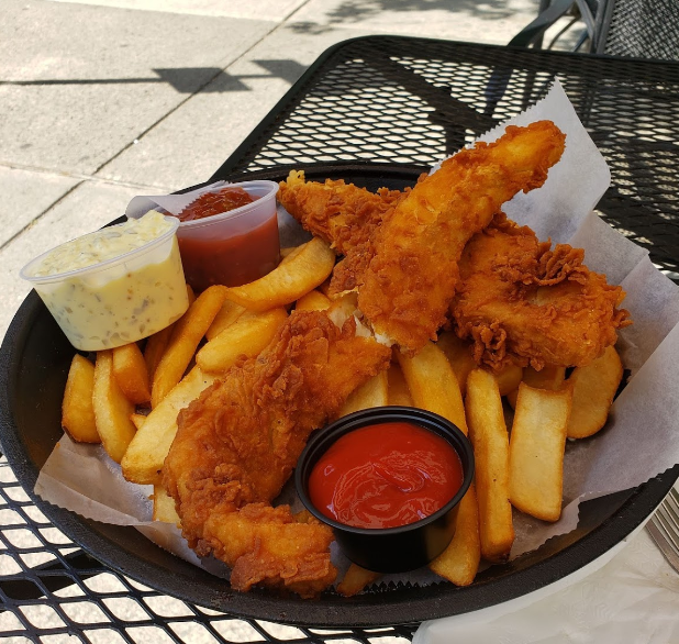 BootleggersTroy's tweet photo. We have two words for you: Flavorful and delicious😍😋
.
🍽️Open for Indoor Dining
🚗Delivery available on #GrubHub
.
#BootleggersOnBroadway #Bootleggers #TroyNY #TroyEats #NYBeer #NYFoodie #Foodie https://t.co/uQnnlrBvFh