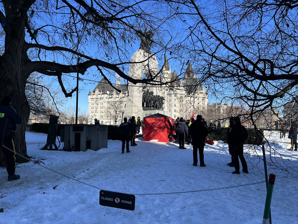 annieorpheline's tweet photo. Tell me again how the authorities are being ‘unfair’ to protestors/occupiers in DT Ottawa …🙃 #whosefreedomisitanyway https://t.co/fQBAUNPmlq