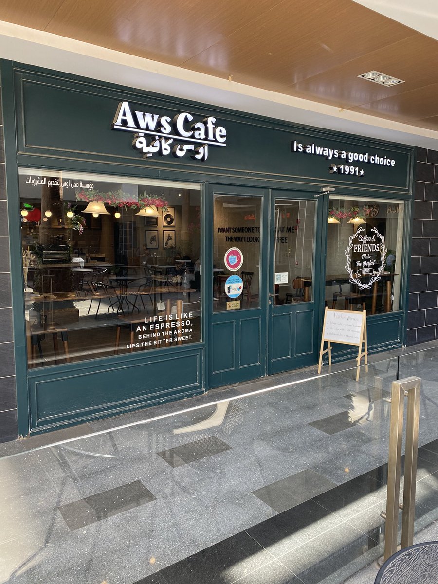 RUHReviews's tweet photo. السبت التجربة كانت لـ @awscoffee0
قهوتهم مب أحسن شي صراحة وسعرهم غالي! 🔥
المكان جميل ورايق والجلسات الخارجية حلوة ☺️
#كافيهات_الرياض 
#قهاوي_الرياض
#قهوه_مختصه #الرياض https://t.co/y0jfRmdapK